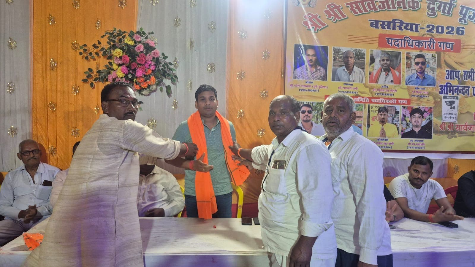 चौपारण में दुर्गा पूजा के शांतिपूर्ण आयोजन पर पुलिस सम्मानित