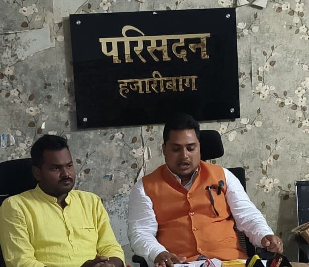 भर्ती परीक्षाओं के नाम पर युवाओं के भविष्य से खिलवाड़ कर रही हेमंत सरकार : राजकरण पांडेय