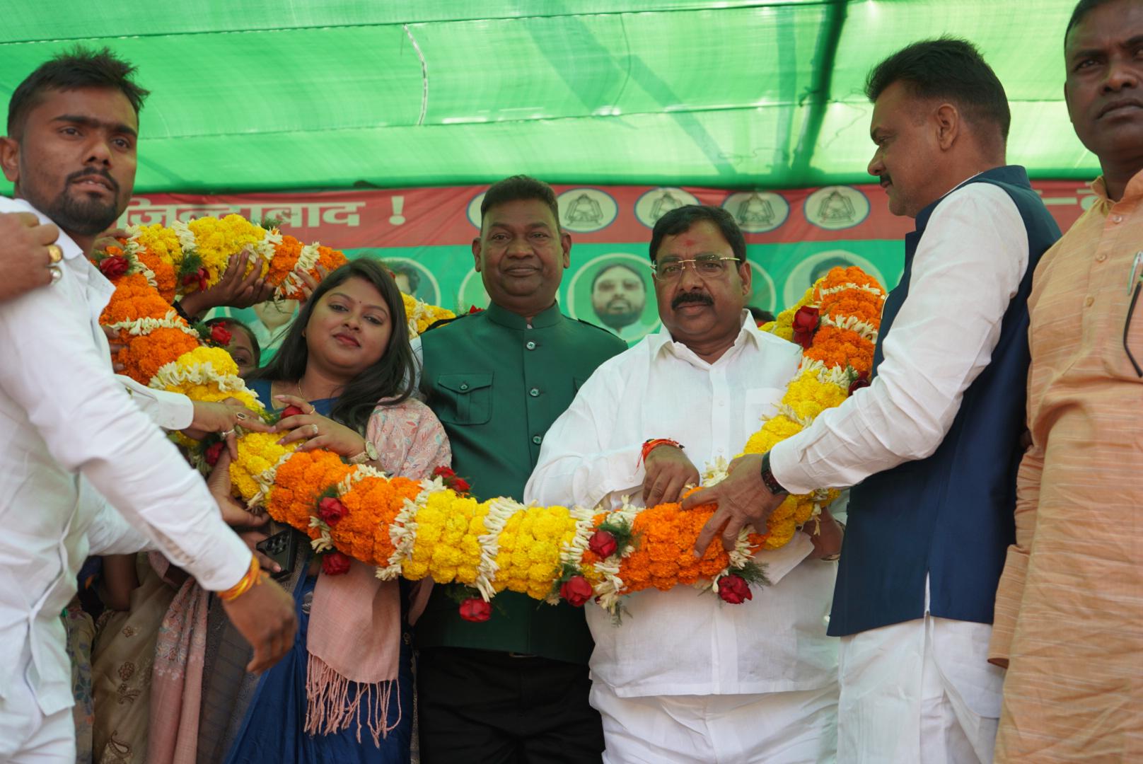 हंटरगंज हाई स्कूल मैदान में जननायक स्व. कर्पूरी ठाकुर जी की जयंती समारोह आयोजित