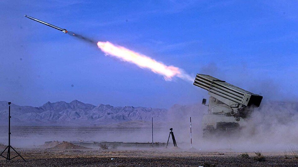 अमेरिका से टकराव की कितनी तैयारी में है ईरान, जानिए उसकी सैन्य ताकत और हथियारों का पूरा गणित