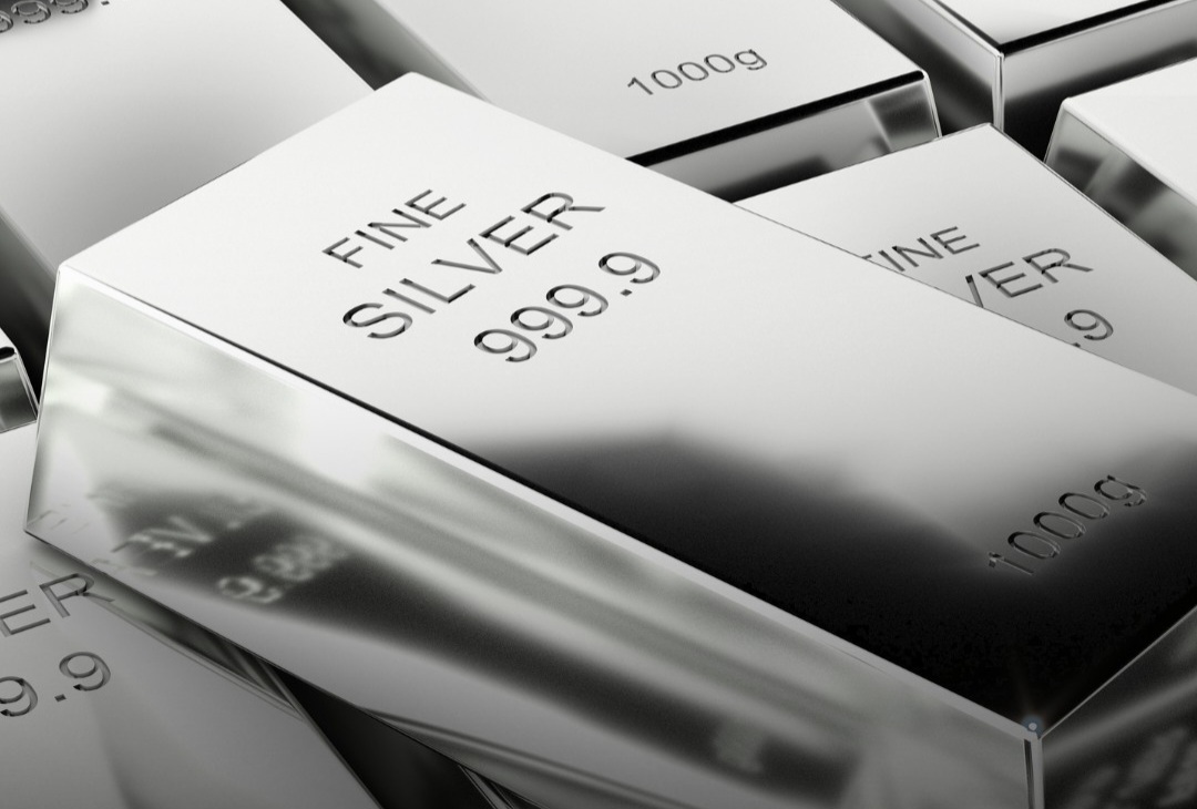 चांदी अचानक ₹13,000 महंगी, पहली बार 3 लाख के पार… सोना भी नए शिखर पर