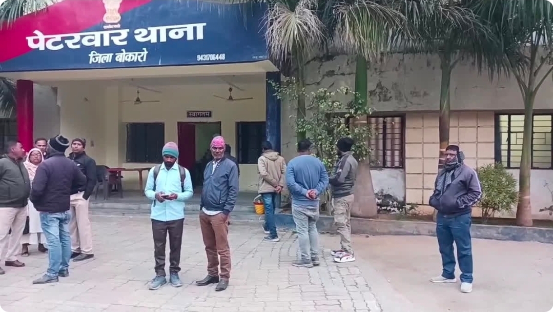 रसोई में खाना बनाते समय महिला को जलाकर हत्या का आरोप, पति गिरफ्तार; सास और मामा पर भी गंभीर आरोप